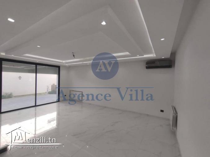 un triplex s4 neuf à ain zaghouan avec jardin