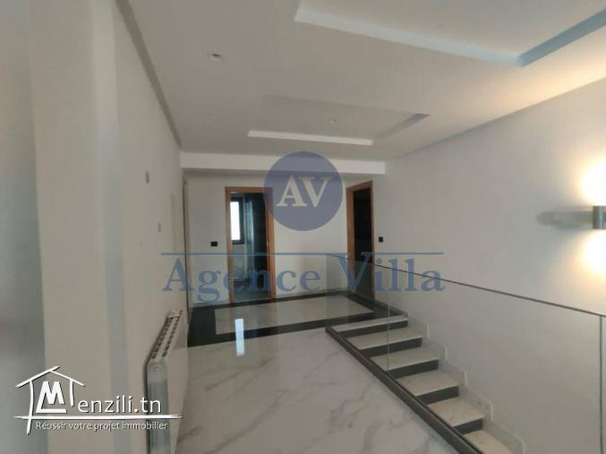 un triplex s4 neuf à ain zaghouan avec jardin