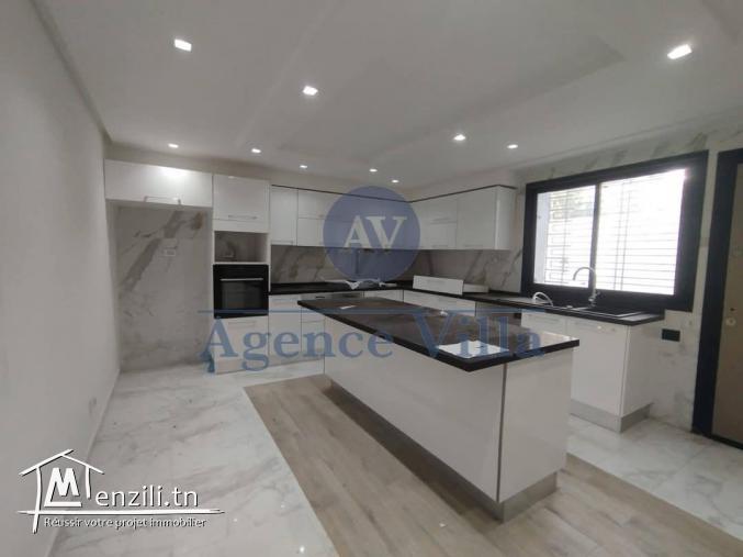 un triplex s4 neuf à ain zaghouan avec jardin