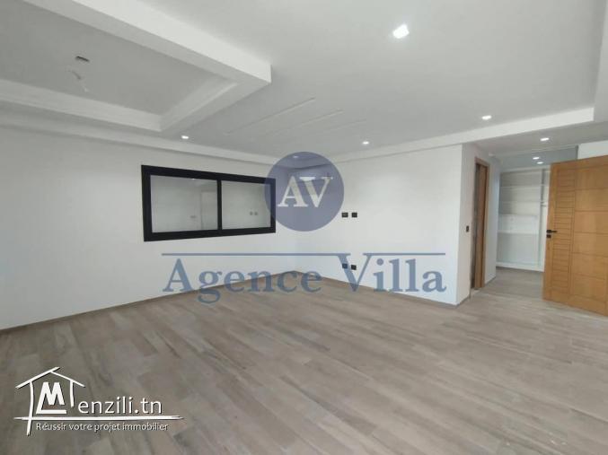 un triplex s4 neuf à ain zaghouan avec jardin