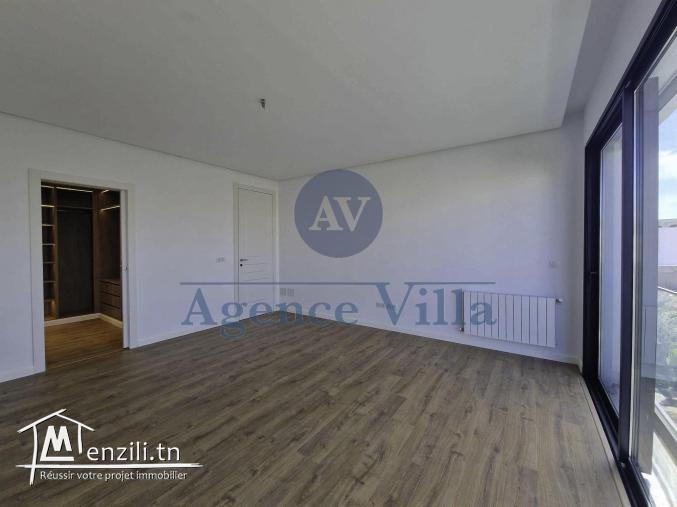 une villa s4 à gammarth avec piscine