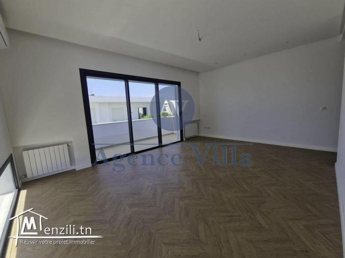 une villa s4 à gammarth avec piscine