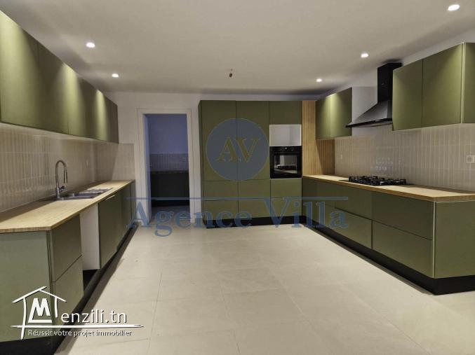 une villa s4 à gammarth avec piscine