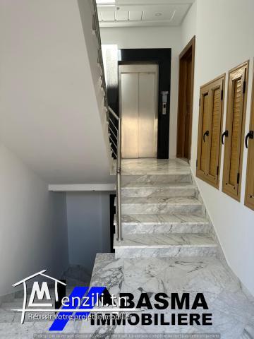 Un luxueux appartement s+4 à vendre situé à zone touristique