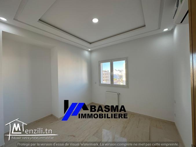 Un luxueux appartement s+4 à vendre situé à zone touristique