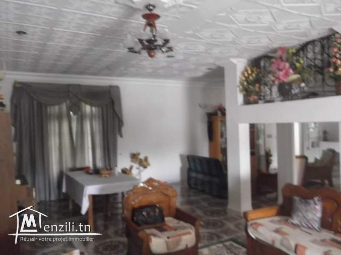 Maison duplex avec fond de commerce