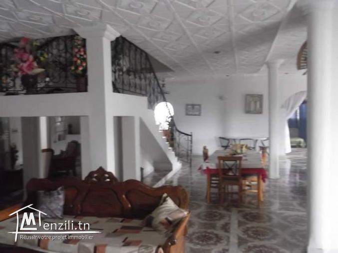 Maison duplex avec fond de commerce