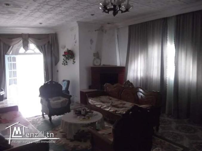 Maison duplex avec fond de commerce