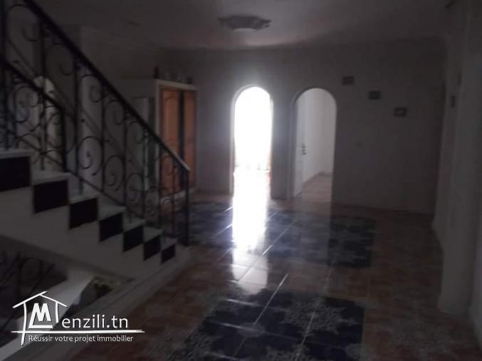 Maison duplex avec fond de commerce