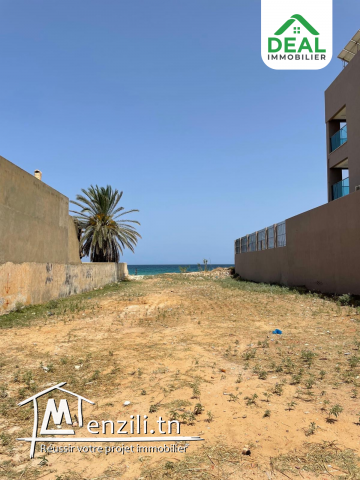 Terrain pieds dans l'eau à Chott Meriam