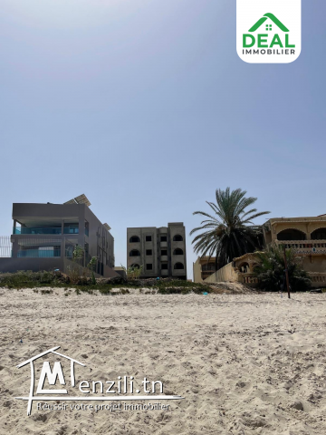 Terrain pieds dans l'eau à Chott Meriam