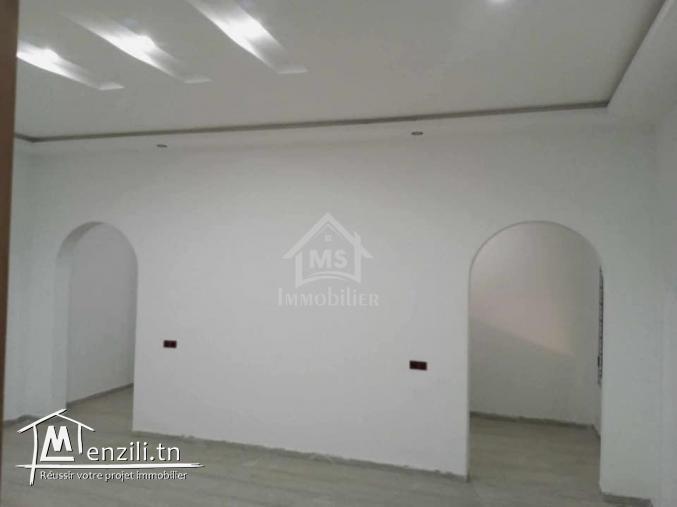 Une villa S+5 toute neuve avec piscine à vendre à Hammamet 51355351