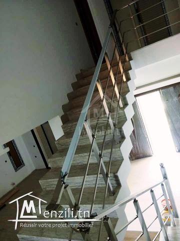 Une villa S+5 toute neuve avec piscine à vendre à Hammamet 51355351