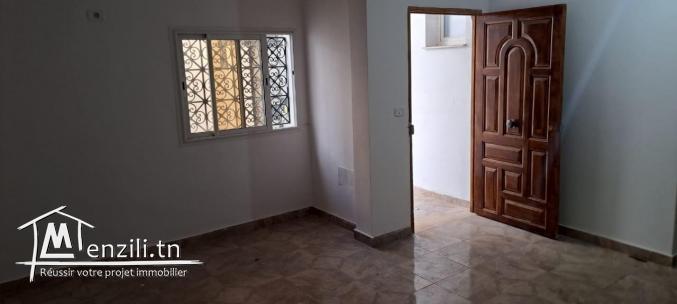 À vendre : Maison composée de 3 niveaux à Bhar Lazreg – 220 000 DT