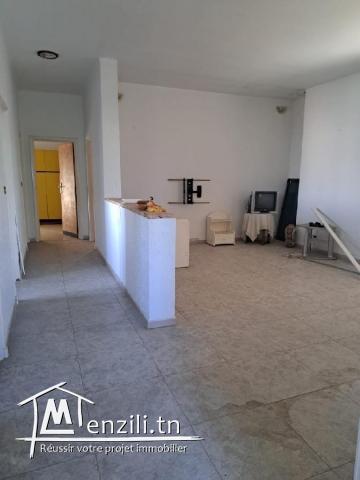 Etage de villa et garage à ouardia1 avec petit jardin et 2 terrasses