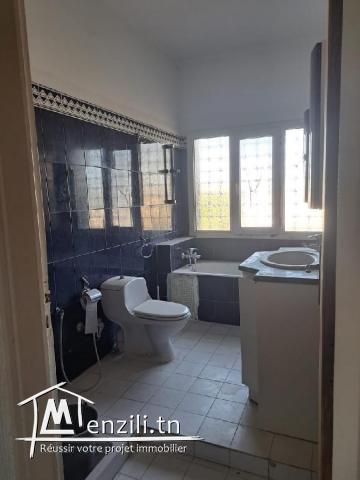 Etage de villa et garage à ouardia1 avec petit jardin et 2 terrasses