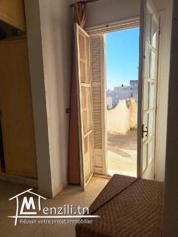 Etage de villa et garage à ouardia1 avec petit jardin et 2 terrasses