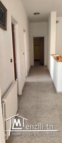 Etage de villa et garage à ouardia1 avec petit jardin et 2 terrasses