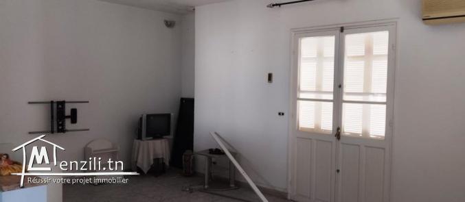 Etage de villa et garage à ouardia1 avec petit jardin et 2 terrasses