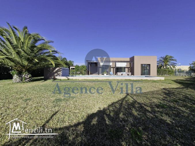une villa s3 à gammarth avec piscine