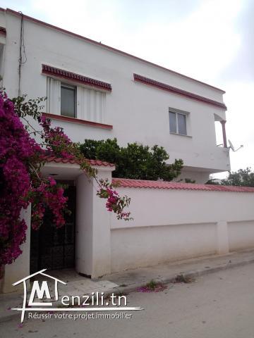 À VENDRE : Deux maisons sur un terrain de 480m2 opportunité à saisir