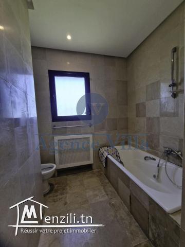 une villa s3 à gammarth avec piscine