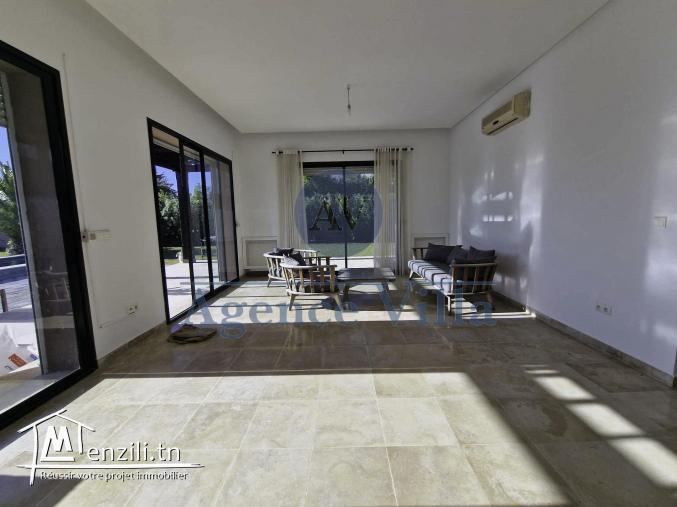 une villa s3 à gammarth avec piscine