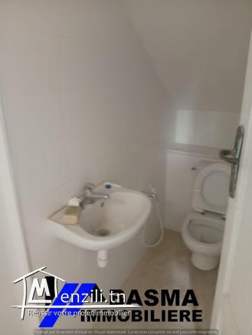 Un local commercial à louer située à khzema Est Rue des palmiers