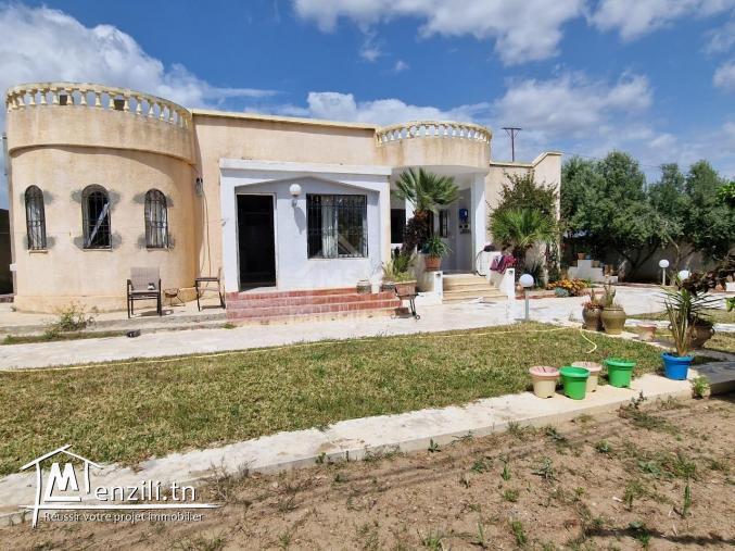 Une villa S+3 avec garage et jardin à vendre à Birbouregba 51355351