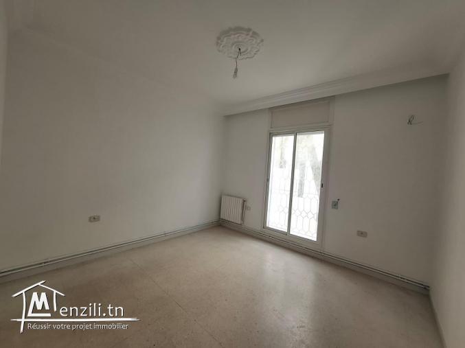 Etage de villa S+3 à louer au Kram