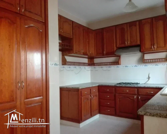 Etage de villa S+3 à louer au Kram