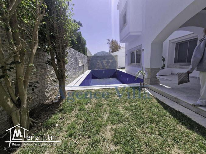 une villa s+4 à gammarth avec piscine