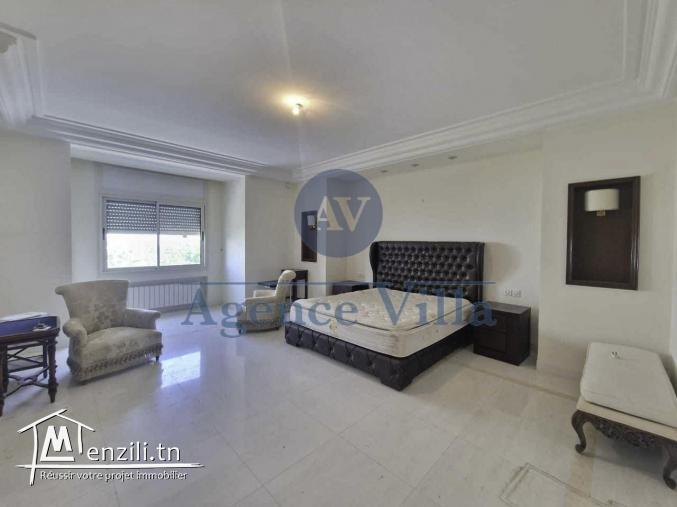 une villa s+4 à gammarth avec piscine