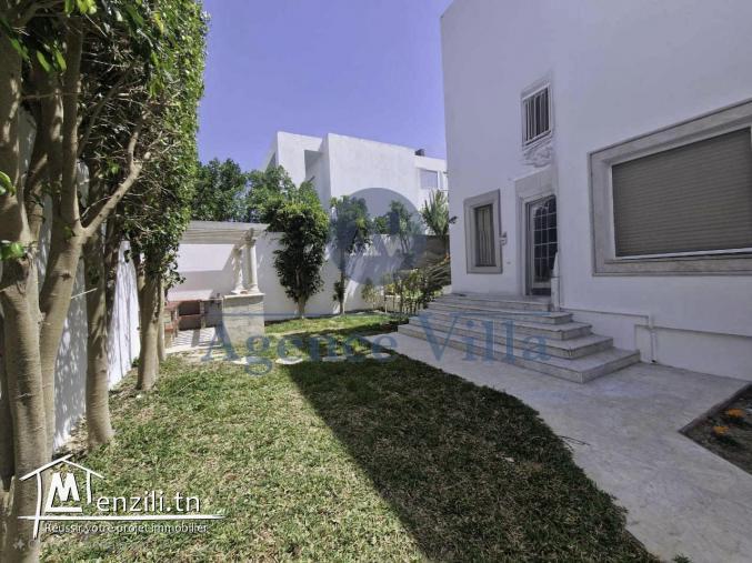 une villa s+4 à gammarth avec piscine