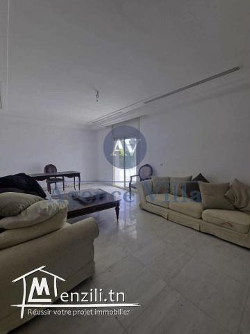 une villa s+4 à gammarth avec piscine