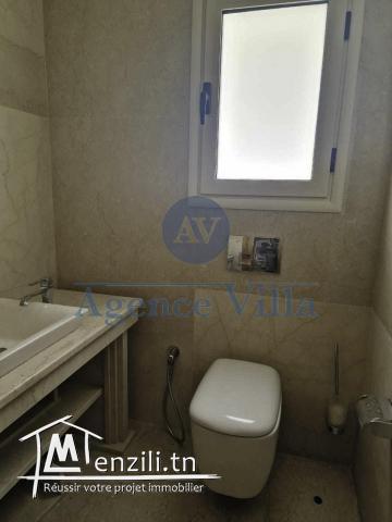 une villa s+4 à gammarth avec piscine