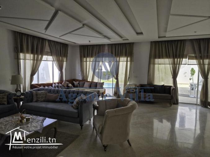 une villa neuve  s5 à la soukra avec piscine