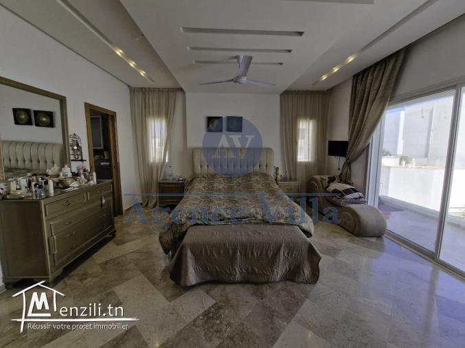 une villa neuve  s5 à la soukra avec piscine