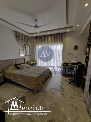 une villa neuve  s5 à la soukra avec piscine