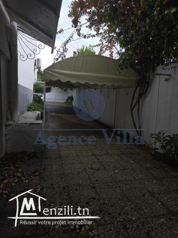 une villa à la marsa avec piscine