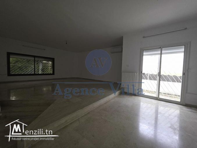 une villa à la marsa avec piscine