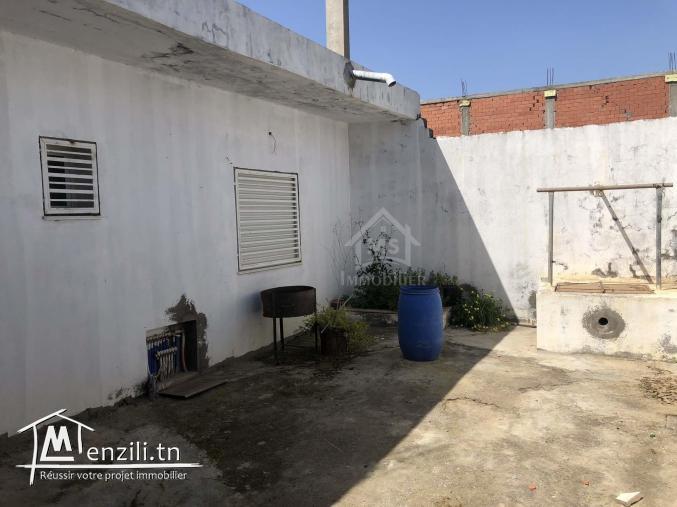 Maison S+2 avec 3 garages à vendre à Korba 51355351