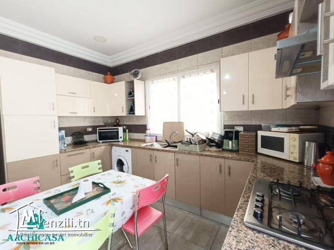 Une villa pour la vente à Rades