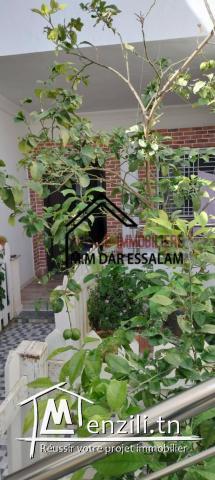 villa avec deux étages à vendre