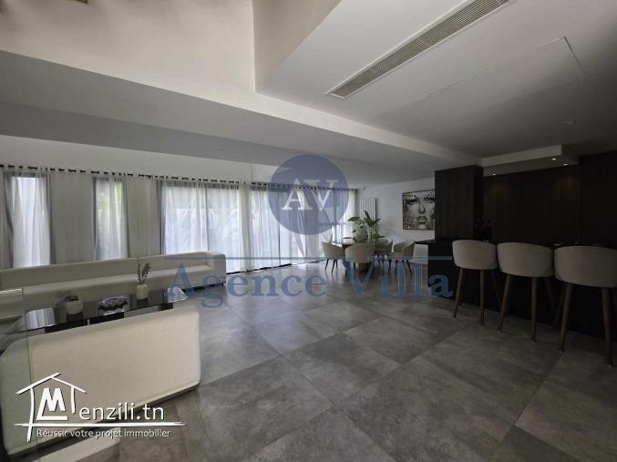 un triplex à gammarth avec piscine suspendu