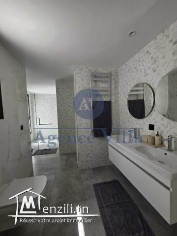 un triplex à gammarth avec piscine suspendu