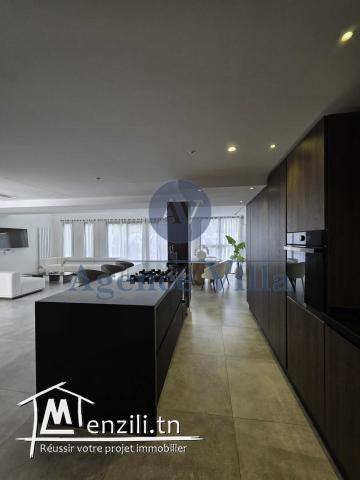 un triplex à gammarth avec piscine suspendu