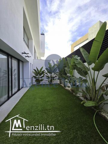 un triplex à gammarth avec piscine suspendu