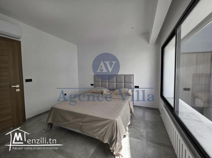 un triplex à gammarth avec piscine suspendu