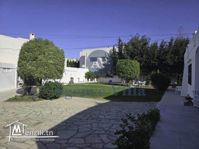 une grande villa à la soukra